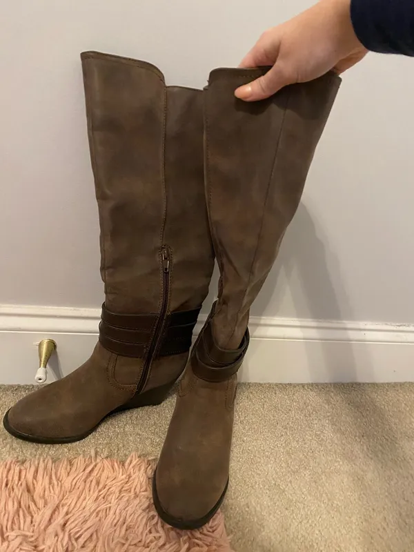 Brown Heeled boots Size 7 - Image 4