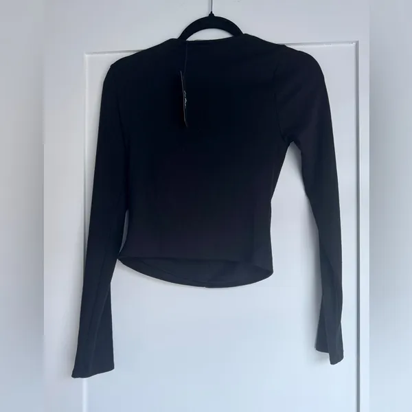 Lulus NWT Endless Appeal Black Long Sleeves Cutout Crop Top Size Medium - Image 6