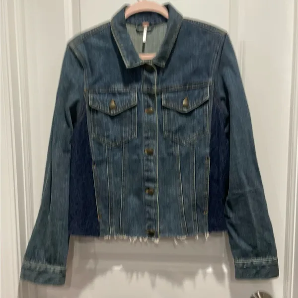 Free People Denim Lace Inset Raw Hem Jean Jacket Size Large - Image 5