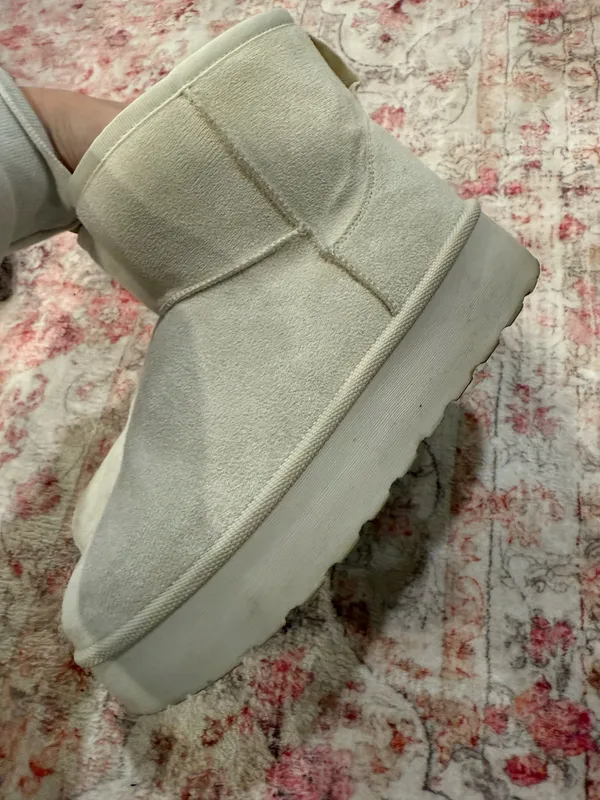 White platform winter boots Size 7.5 - Image 3