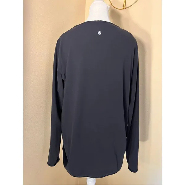 Lululemon Black Full Freedom Long Sleeve Wrap Top Size 8 - Image 3