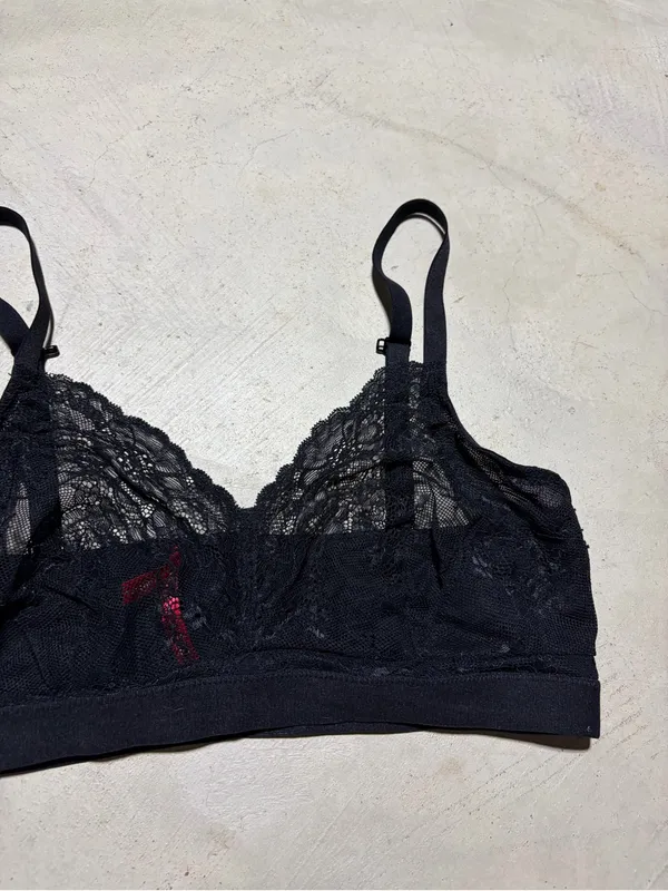 Spanx spotlight on Lace Bralette Black medium - Image 4