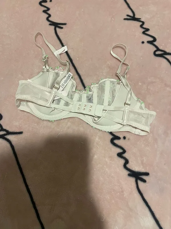 Secret Victoria's Bra - Image 2