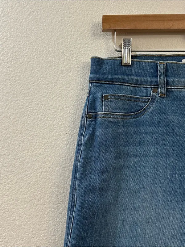 SPANX EveryWear Cropped Wide Leg Jeans in Stonewash Blue Size Large - Image 6