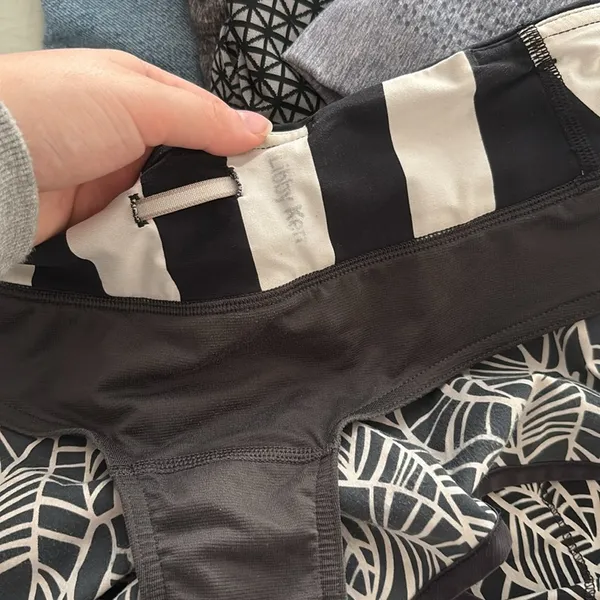 Lululemon Speed Up Shorts 3” Inseam Black White Palm Leaves Size 4 Shorts - Image 8