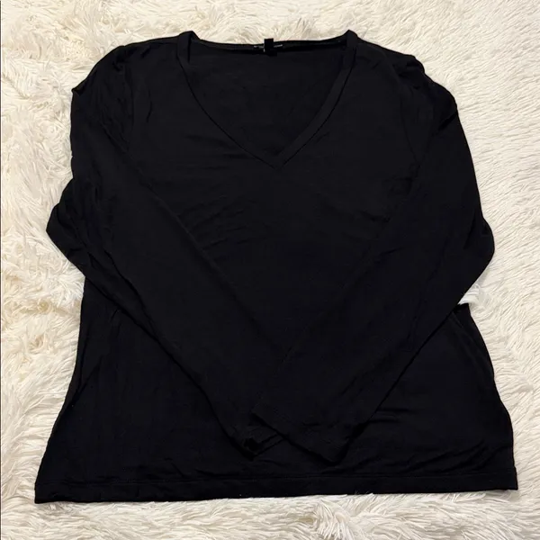 Express Fitted Black V-Neck Long Sleeve Top - Image 2