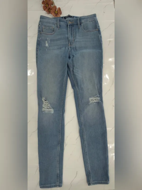 Hollister Light Wash Distressed Skinny Jeans - Image 4