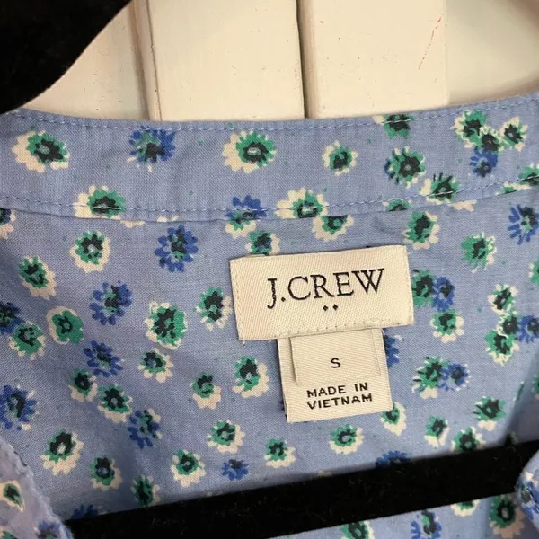 J.crew blue floral cropped button down size small - Image 7