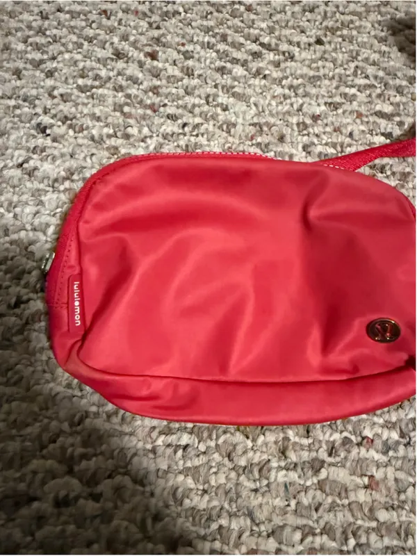 Lululemon Everywhere Belt Bag *1L Fuchsia Pink Red Crossbody Adjustable - Image 2