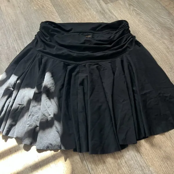 BCBG Maxazria black‎ mini skirt - Image 3
