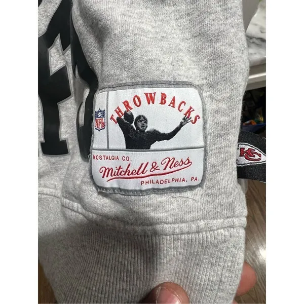MITCHELL AND NESS KANSAS CITY CHIEFS WOMENS GREY LOGO CREW SWEATSHIRT Small - Image 5