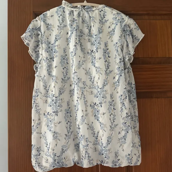 Tamara H. Blouse Top Women’s Large White Blue Floral Ruffle Sleeve Elastic Waist - Image 3