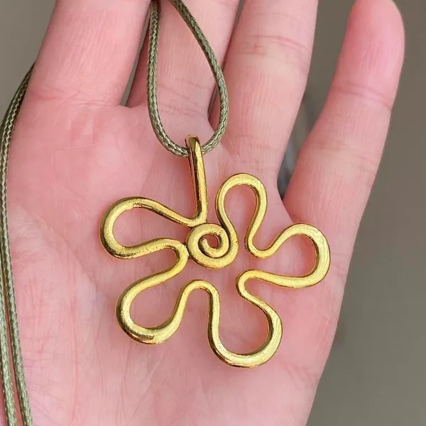 Handmade Kawaii cute retro y2k style gold tone big flower necklace 💐🌀💓 - Image 3