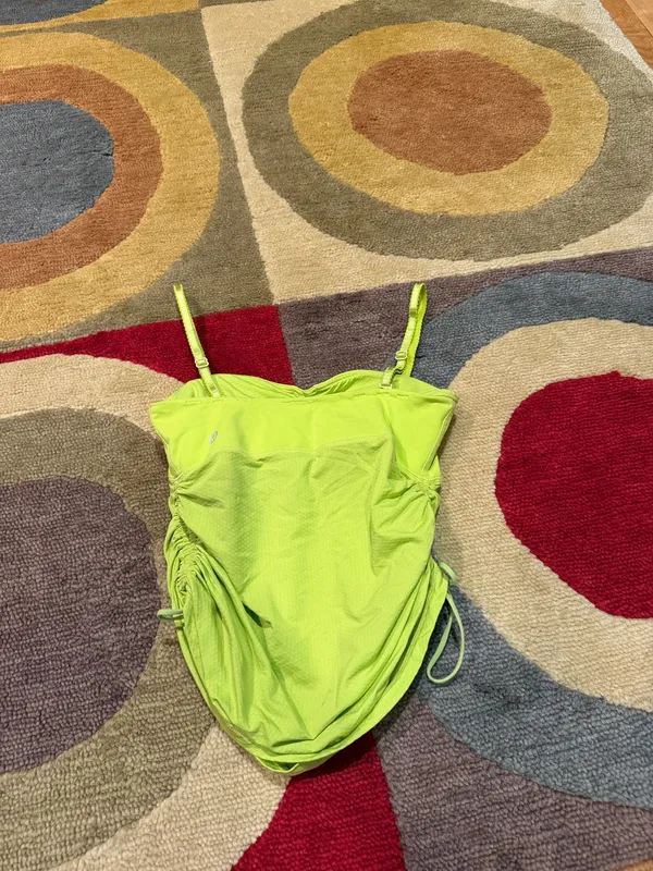 Lululemon Rare Older Style Neon Green Ruched Crop Workout Tank Top Size 4 - Image 4