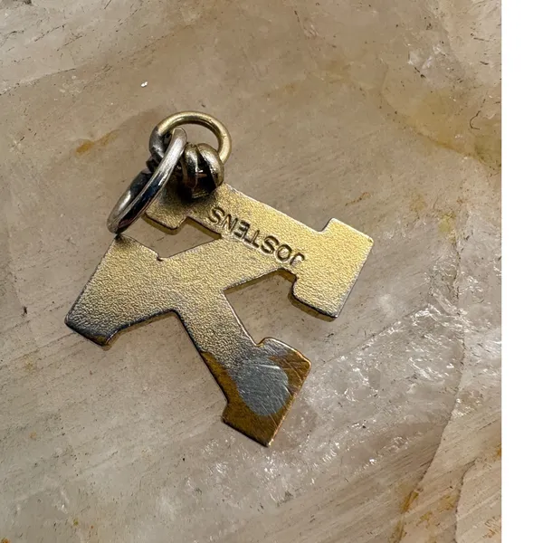 Vintage Jostens Kansas Letter‎ K Charm Gold Tone Initial Pendant Magnetic 0.97g - Image 3
