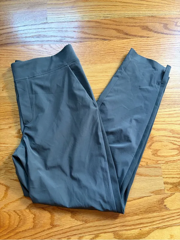 Athleta Brooklyn Mid Rise Ankle Pant in jungle olive green size 8 - Image 3