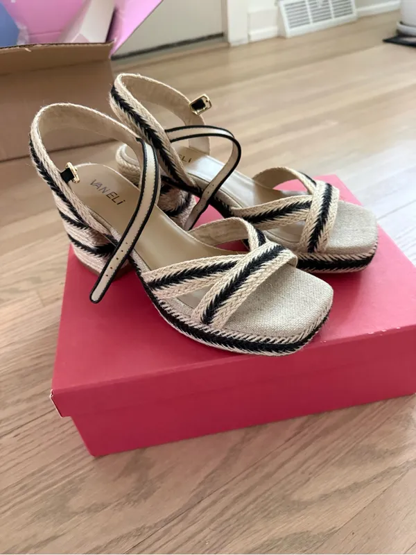 Vaneli Platform Sandals Tan Size 8.5 - Image 3