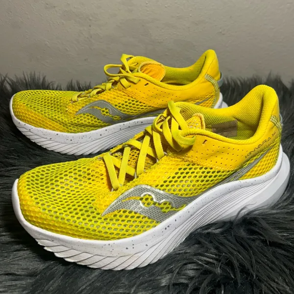 Saucony Kinvara 14 Running Shoes Yellow Mesh Silver Logo Sneakers Size 8.5 - Image 5