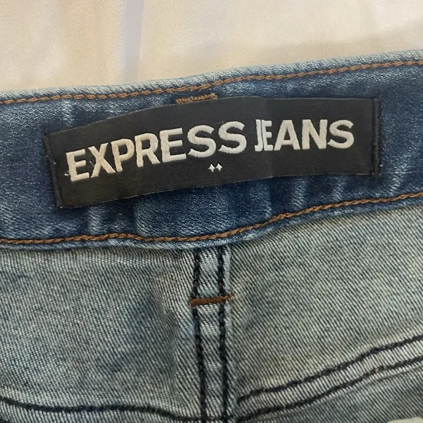 173 Express Ultimate Stretch Shortie Low Rise Dark Wash Jean Shorts Size 4 - Image 4