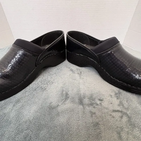Abeo Black Patent Leather Stapled Clog Grid Pattern Ellie 9N Neutral-Rubber Sole - Image 9