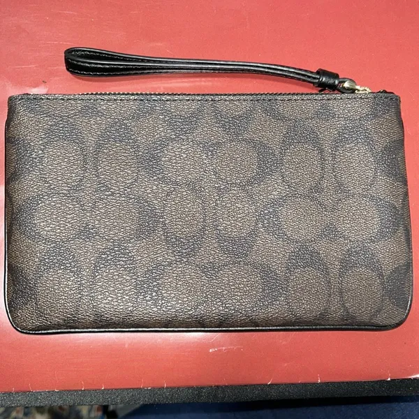 Coach Wristlet. NWOT - Image 3