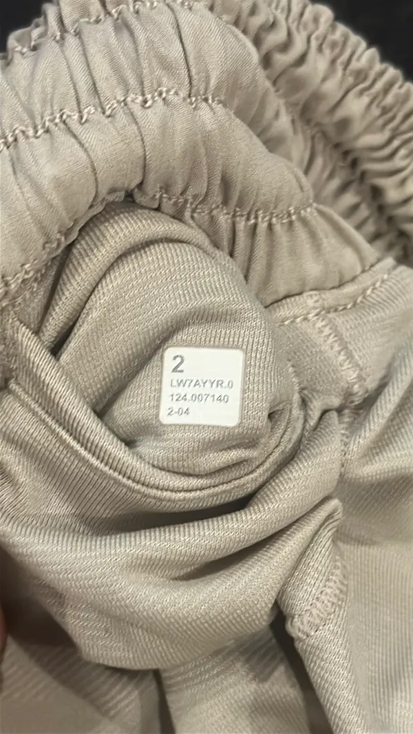 Lululemon Hotty Hot 2.5" High-Rise - Image 2