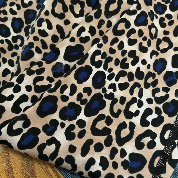 Victoria Sport Capri Leggings - Image 3