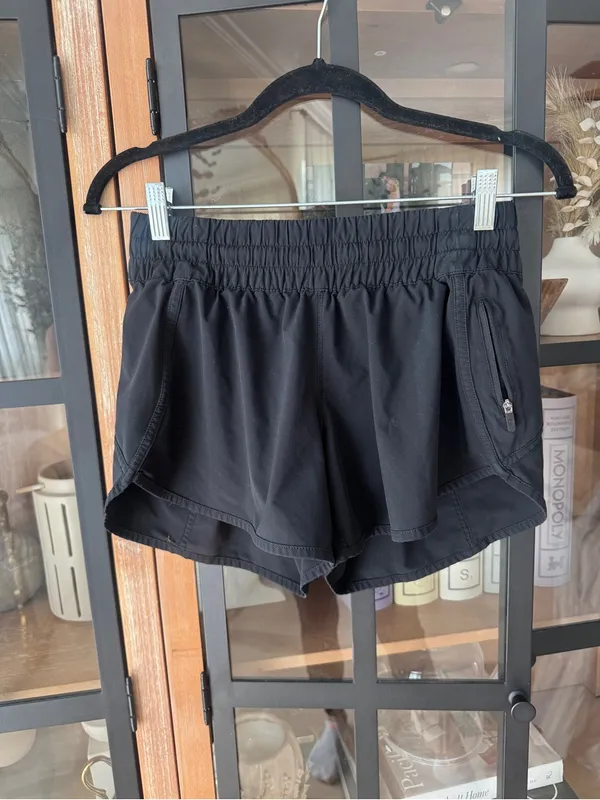 Lululemon Tracker Shorts running low rise V *4" Black swift liner - Image 9
