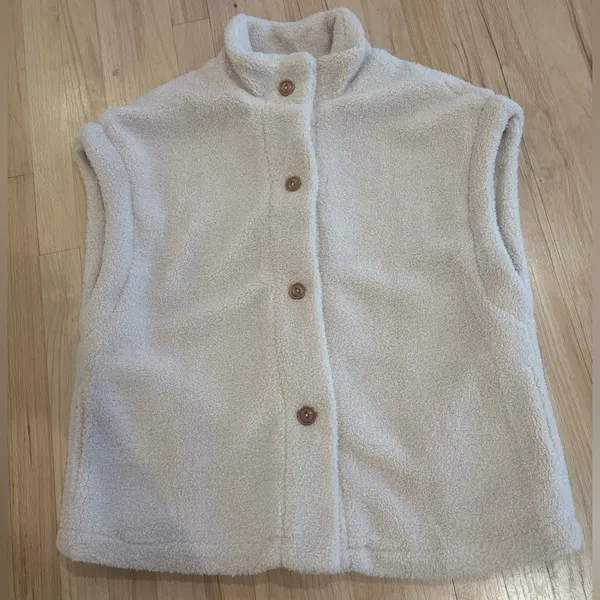 Amazon Women’s Oversized Sherpa Vest - Image 2