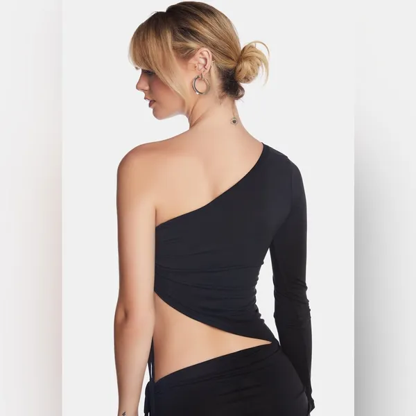 Edikted Dolls Kill Franki Long Sleeve Asymmetric Crop Top Black XL - Image 3