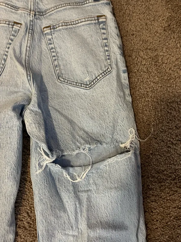 Abercrombie 90s Jeans Ultra High-Rise Straight Jeans - Image 4