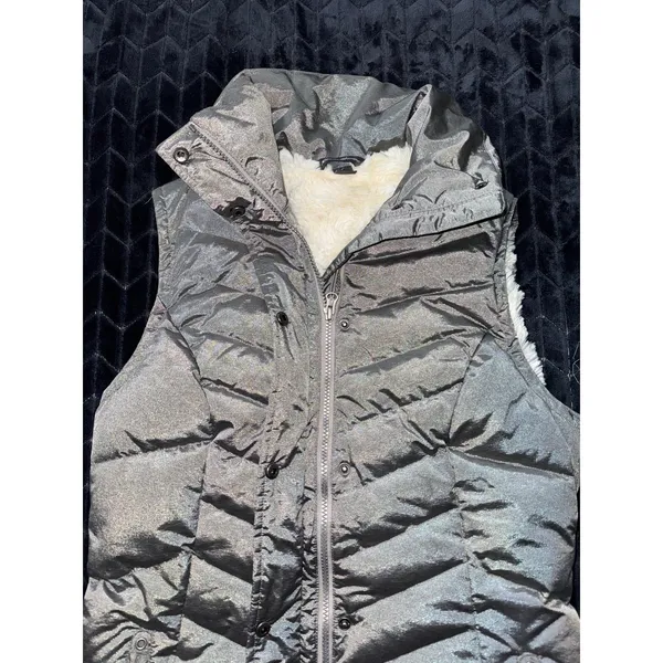 Eddie Bauer Women's Quilted Sherpa Lined Down Filled Vest Gray‎ Size M - Image 3