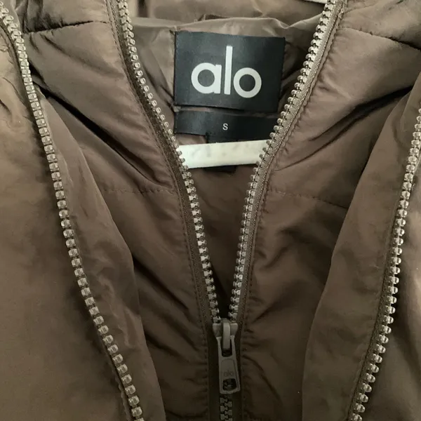 Alo Yoga Glacier Puffer Expresso S - Image 3