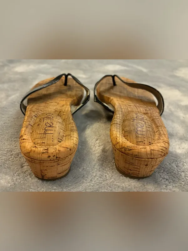 Women’s Me Too Brand Black Patent Cork Flip Flop Sandals Size 7.5 - Image 3