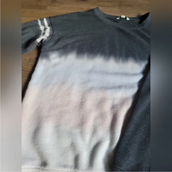 American Eagle Ombré Crewneck Size Medium - Image 2