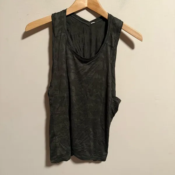 Lululemon Run For Days Tank Deep Camo- Size Small - Image 4