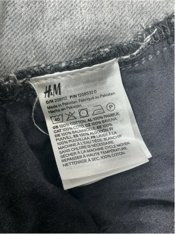 Womans H&M Baggy Loose Fit black Acid Wash Straight Denim Jeans 26 plus size - Image 5