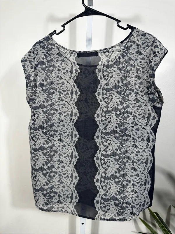 N25. The Limited Black & Cream Floral Lace-Print Top - Image 3