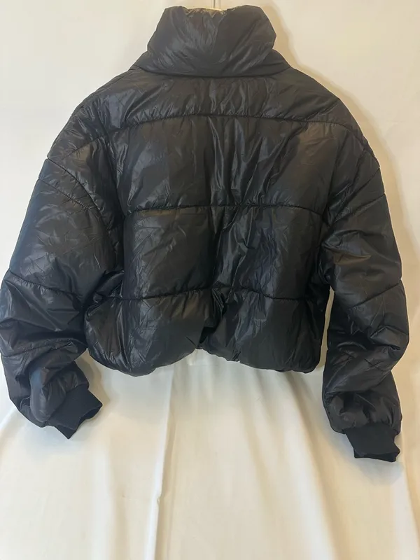 Black Cropped Puffer Jacket - Image 4