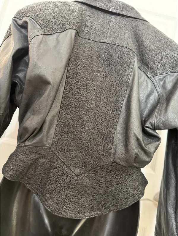 Byrnes & Baker black leather cropped jacket Size M - Image 2