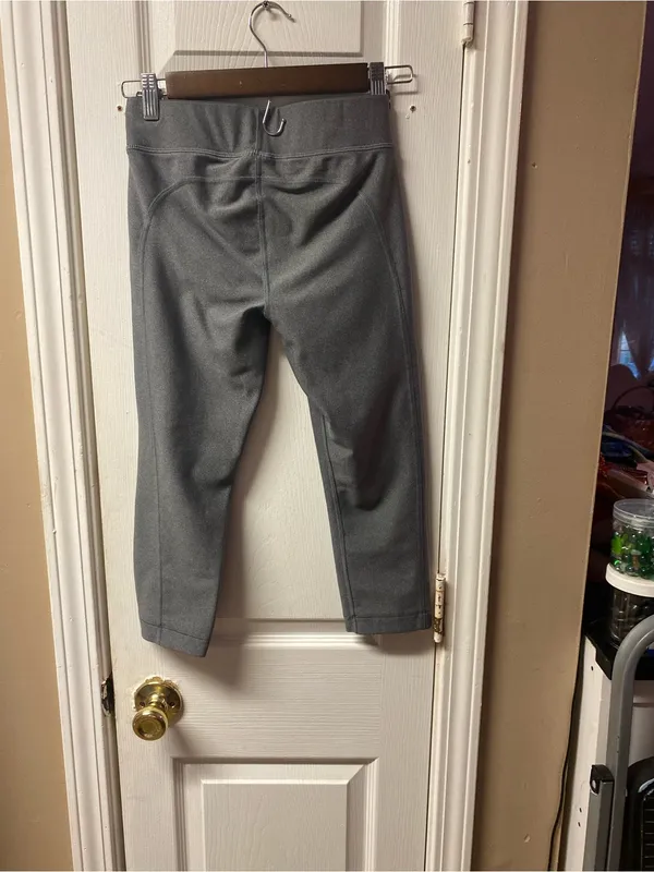 Under Armour Women's Gray Capri Leggings - Image 4