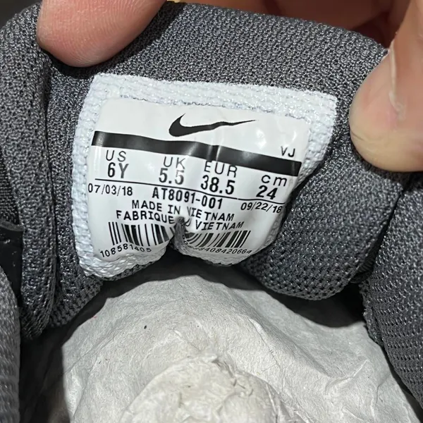 Nike Women's Black and Grey Trainers - Image 8