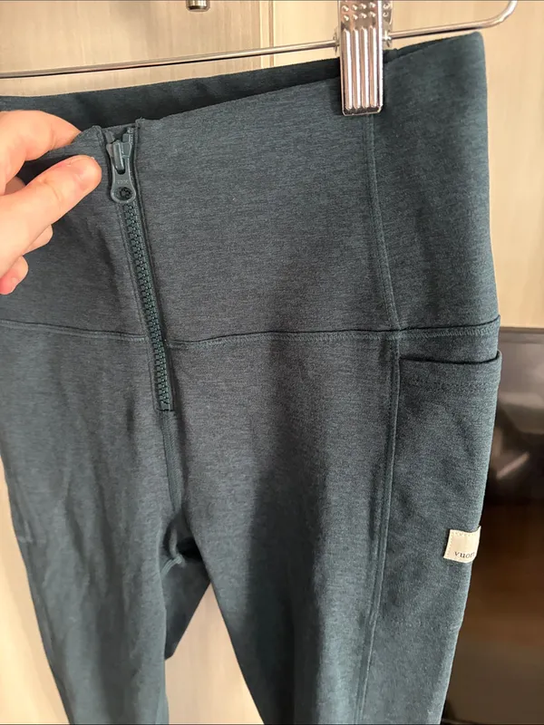 vuori | Zip-Front Legging - Image 9