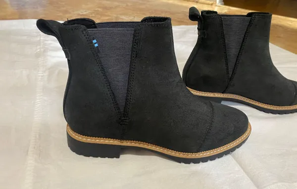 BNWOB Cleo Chelsea Boots size 5 - Image 2