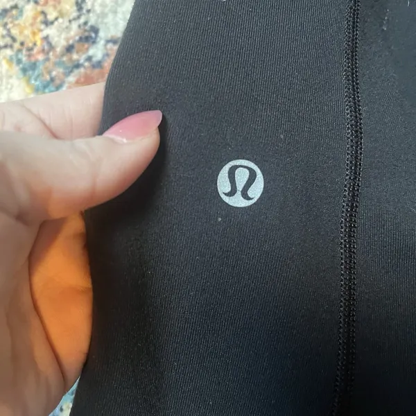 Lululemon Flare Size 6 Black Leggings With Black And White Waist Reversible - Image 5