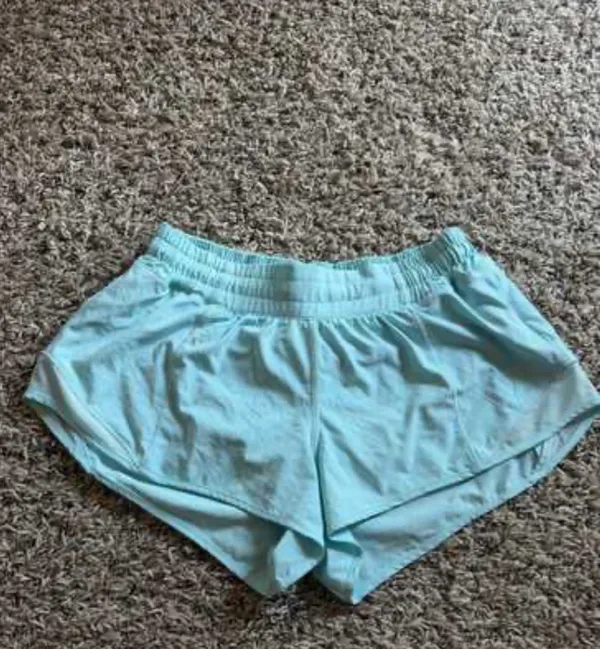 Lululemon Shorts Hotty 2.5" - Image 2