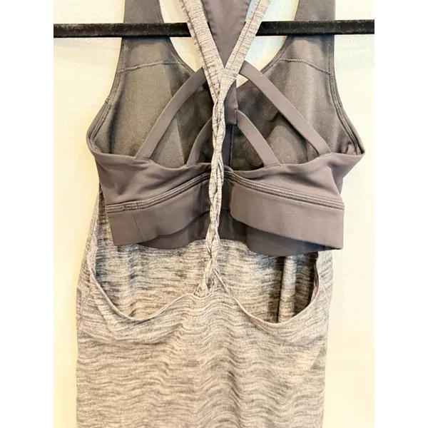 Lululemon Twist & Toil Tank Size‎ 4 Heathered Black Built In Bra Yoga Gym - Image 6