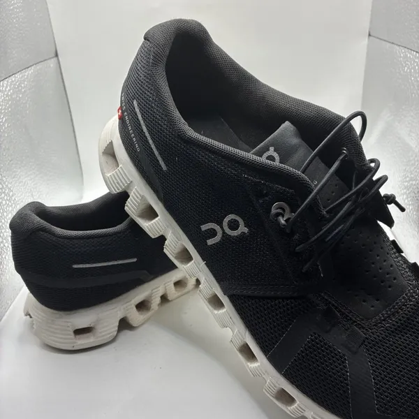 On Cloud 6 Women’s Running Shoes Black White Size 8.5 Athletic Sneakers - Image 4