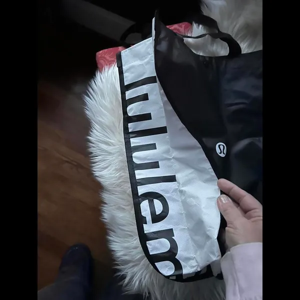 Lululemon Black Tote Bag - Stylish & Durable - Image 2