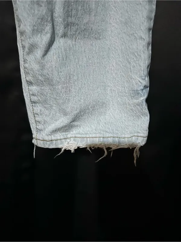 Universal Threads Light Blue Distressed High-Rise Women’s Jeans - Image 3
